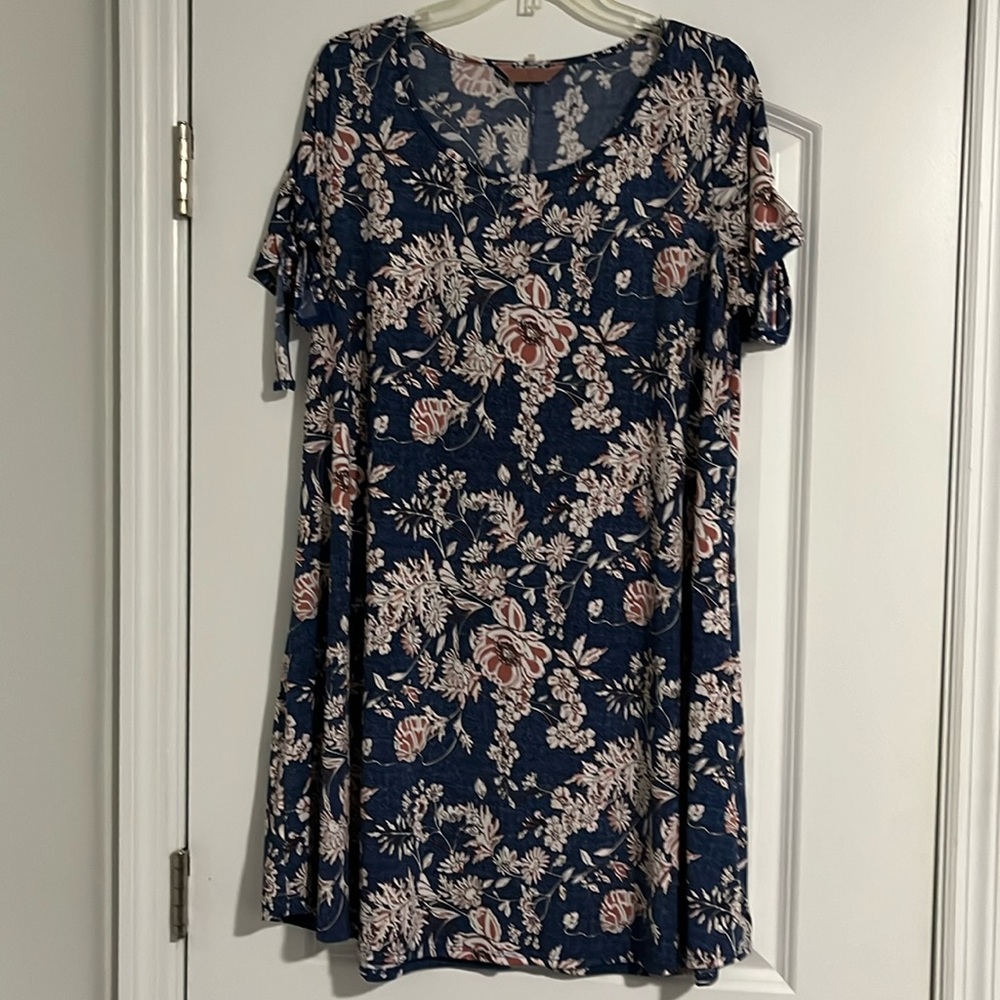SJS swing dress with tie sleeves, floral print, size 1X